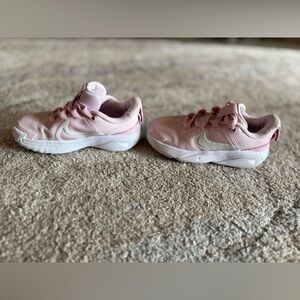 Little girl Nike Star runner sneakers